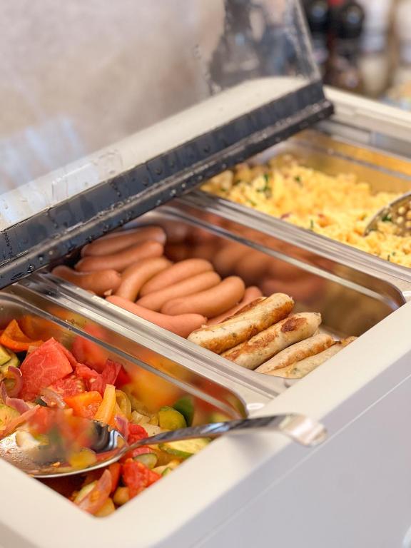 Makanan di atau berdekatan hotel