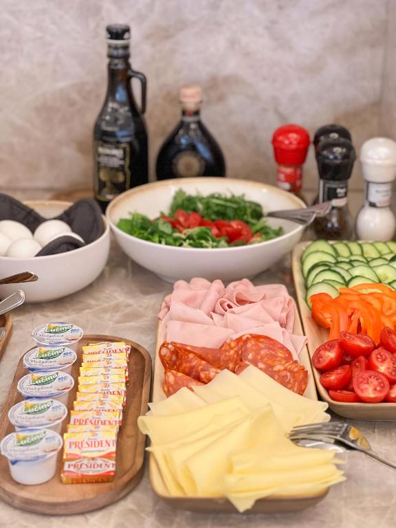 Makanan di atau berdekatan hotel