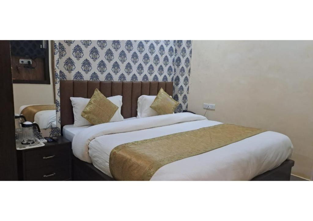 Postel nebo postele na pokoji v ubytování Hotel Shilva Inn
