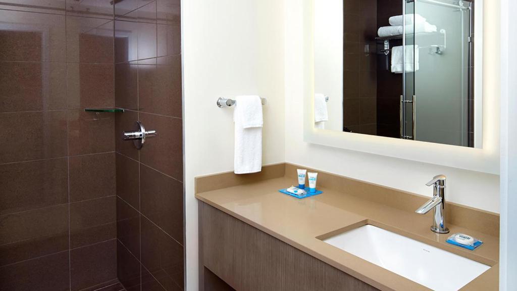 Hyatt House Pittsburgh Bloomfield Shadyside - King Room Met Bankbed