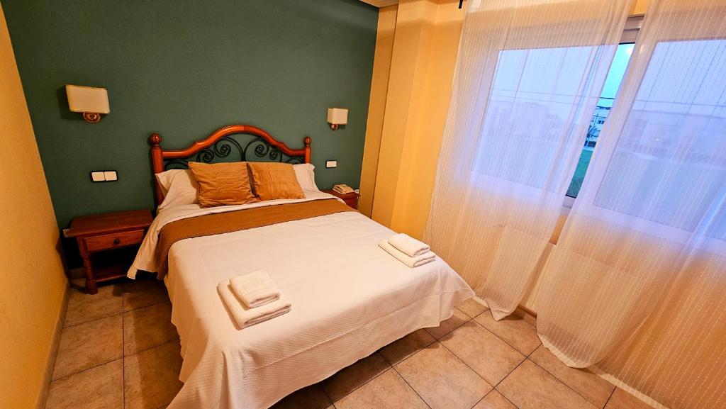 Łóżko lub łóżka w pokoju w obiekcie Hotel Mataleñas