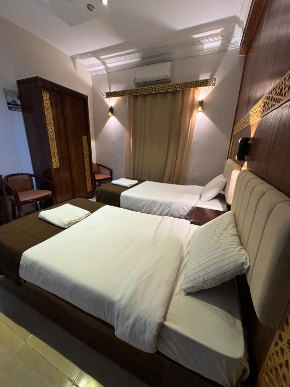 Postel nebo postele na pokoji v ubytování Sunshine Pyramids Inn