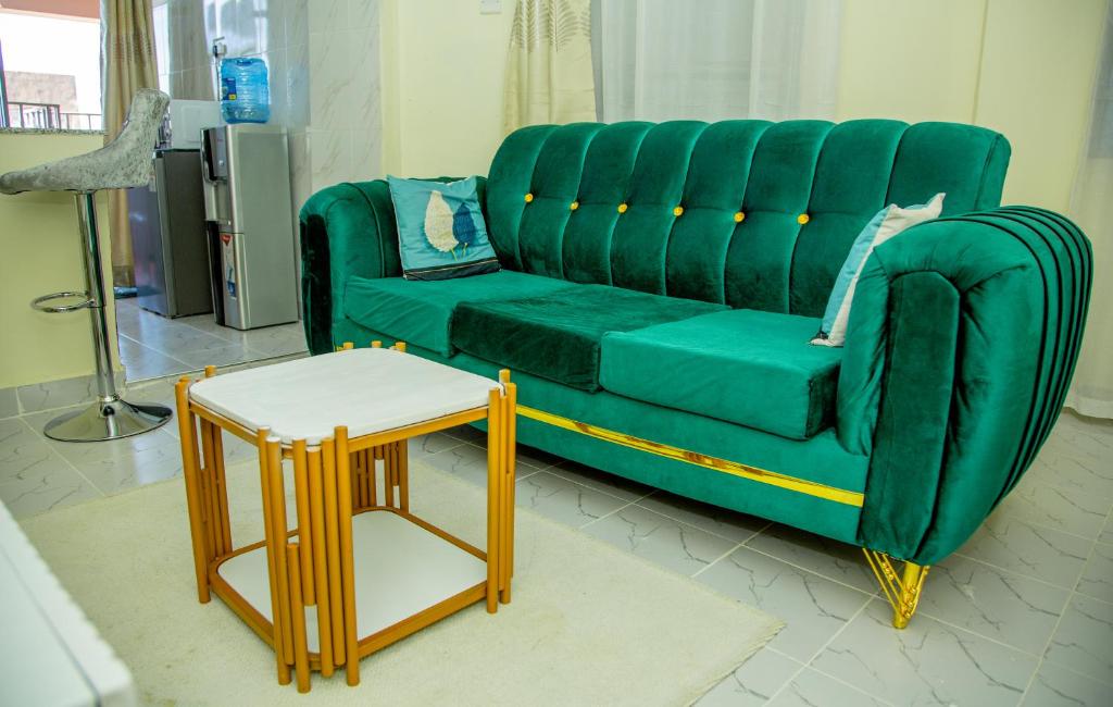 Posezení v ubytování Tiny Haven executive one bedroom with free WIFI and Netflix