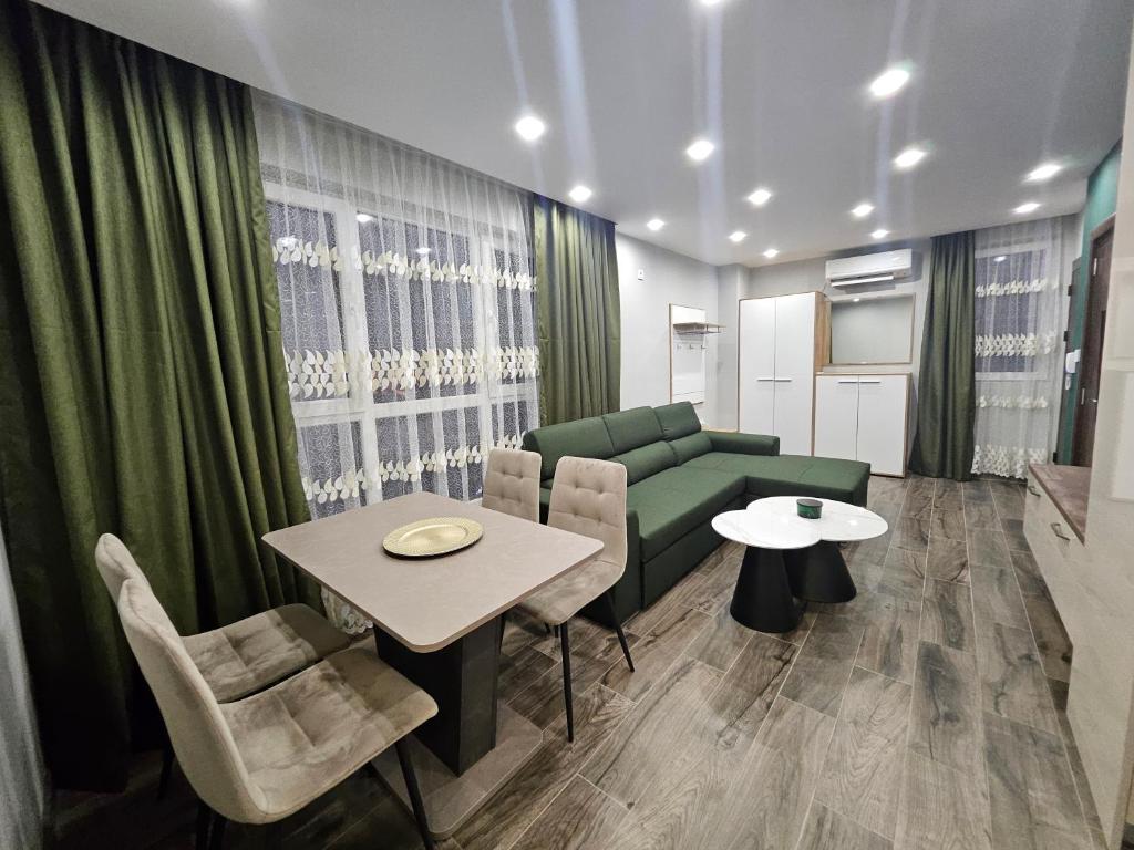 Ruang duduk di Boutique apartment green 2