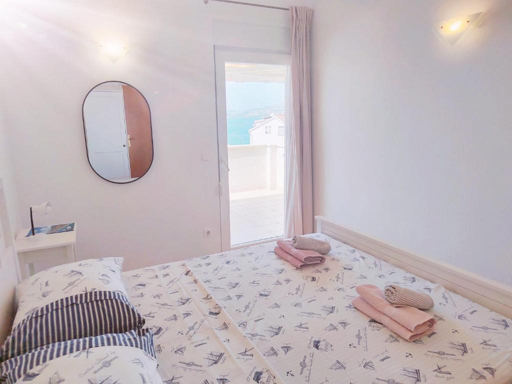 Postel nebo postele na pokoji v ubytování T&T Sea View Apartments