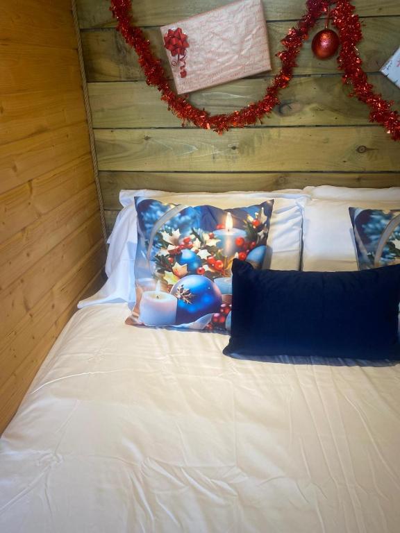 Postel nebo postele na pokoji v ubytování Crabmill glamping bewdley