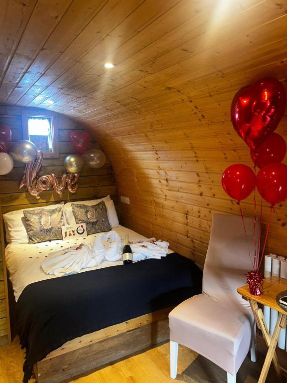 Postel nebo postele na pokoji v ubytování Crabmill glamping bewdley