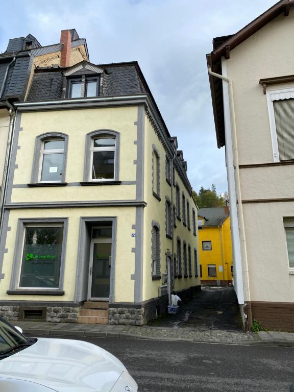Koblenz - eigenes Bad,Küche - Wifi - Parkplatz - 2 OG