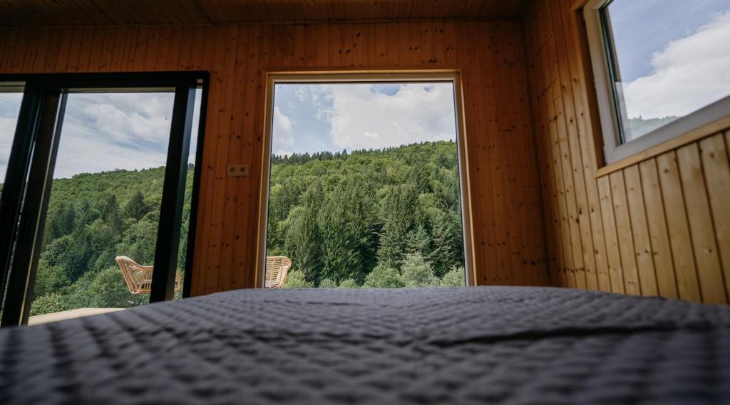 Nespecifikovaný výhled na hory nebo výhled na hory při pohledu z luxury tent