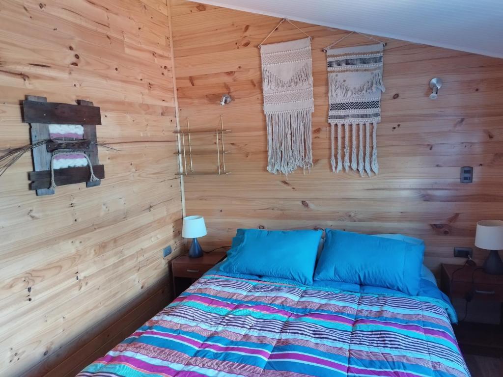 Letto o letti in una camera di Cabañas y hostal Aurora