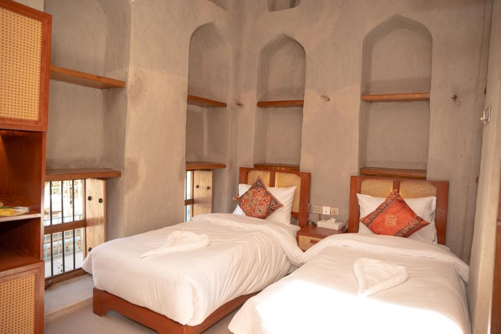 Postel nebo postele na pokoji v ubytování Nomad Inn Nizwa