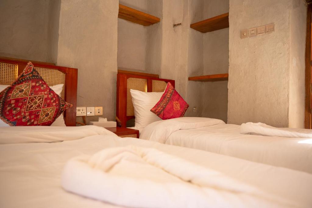 Postel nebo postele na pokoji v ubytování Nomad Inn Nizwa