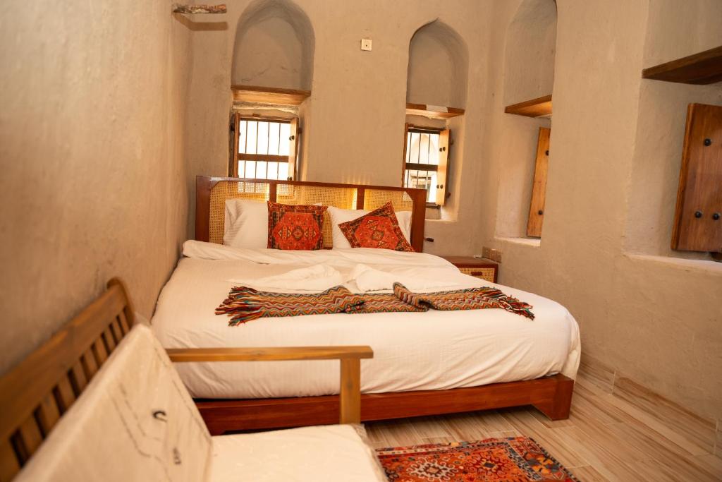 Postel nebo postele na pokoji v ubytování Nomad Inn Nizwa
