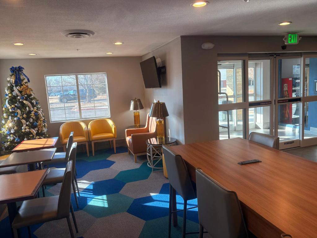 Microtel Inn & Suites by Wyndham Denver Airport photo