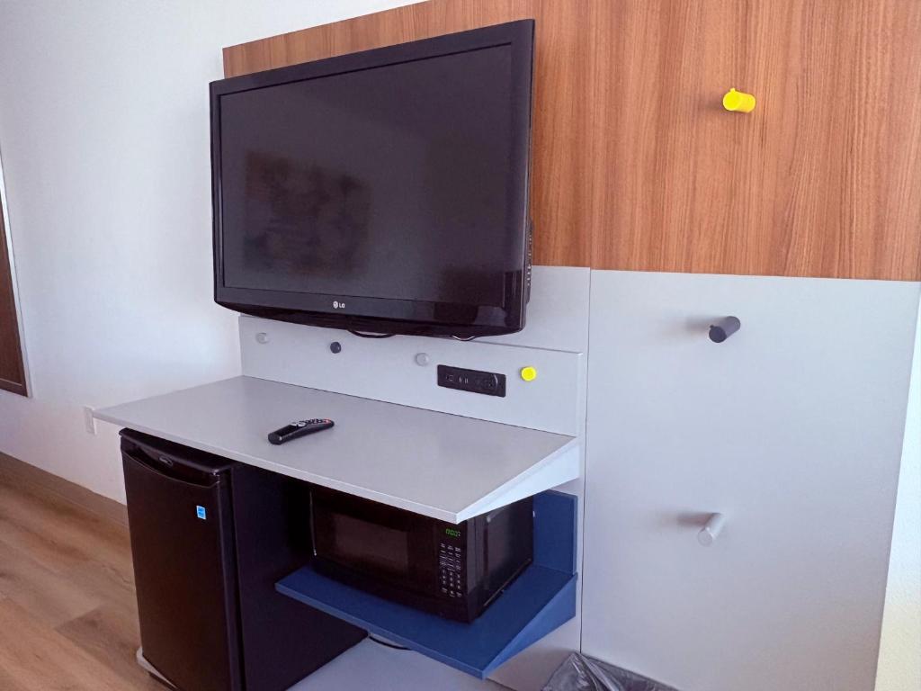 Microtel Inn & Suites by Wyndham Denver Airport photo