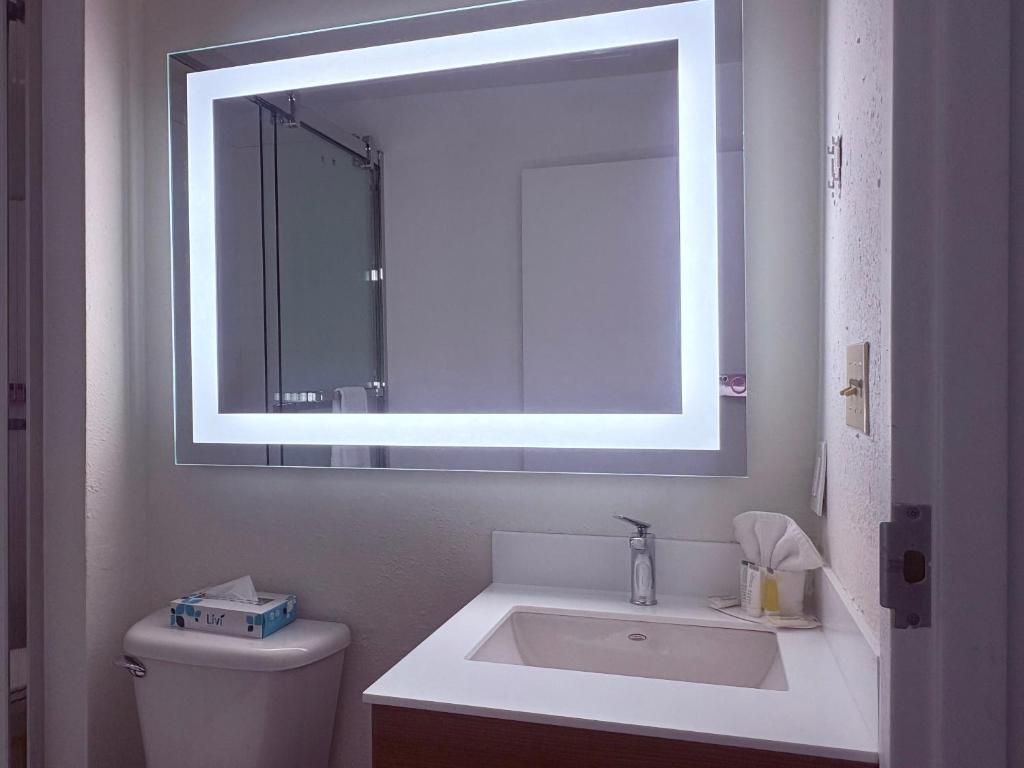 Microtel Inn & Suites by Wyndham Denver Airport photo