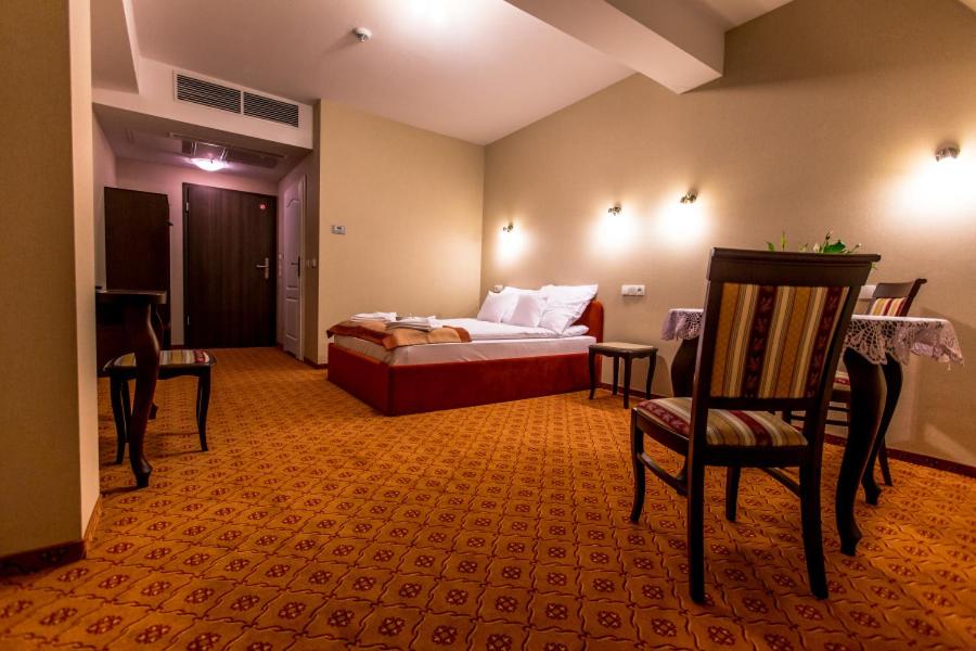 Dwór Maria Antonina - Grande Chambre Double Ou Lits Jumeaux