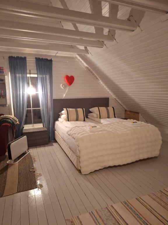 Galeriebild der Unterkunft Farmloft with Aurora and sauna in Narvik