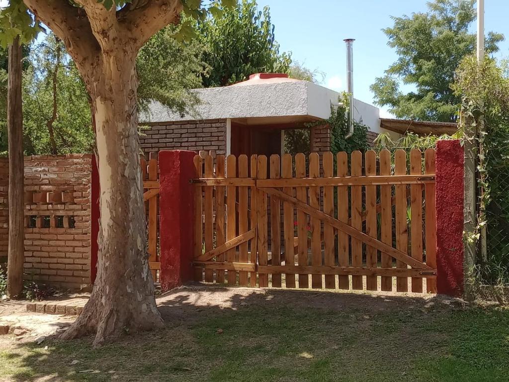 Το κτήριο όπου στεγάζεται  η παραθεριστική κατοικία