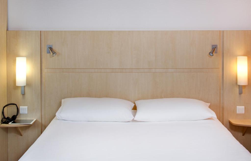 Postel nebo postele na pokoji v ubytování ibis Clermont Ferrand Montferrand