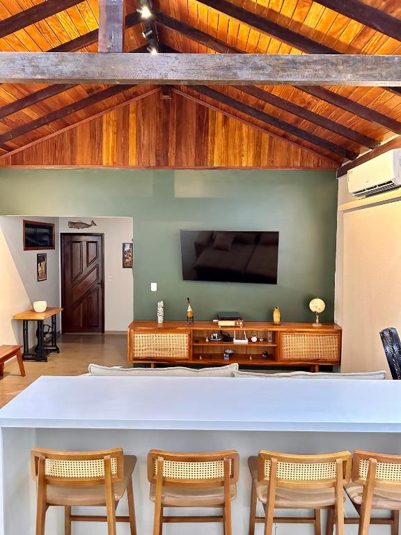 a living room with a table and chairs at Ap Pérola do Tapajos in Santarém