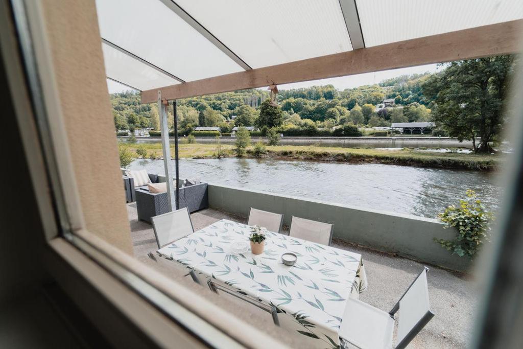 Výhled na řeku, která protéká v blízkosti apartmánu