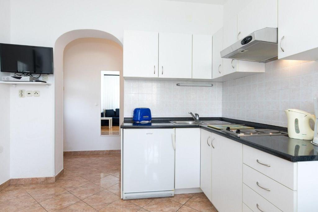 Kuchyň nebo kuchyňský kout v ubytování Apartments Kate