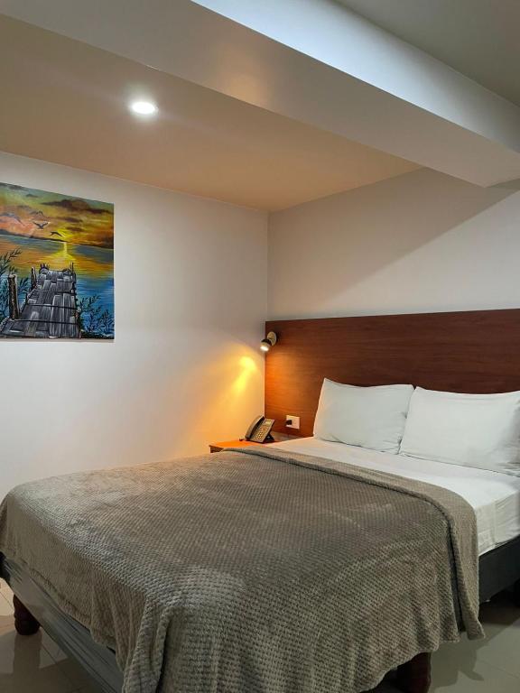 Postel nebo postele na pokoji v ubytování Fortune Hotel