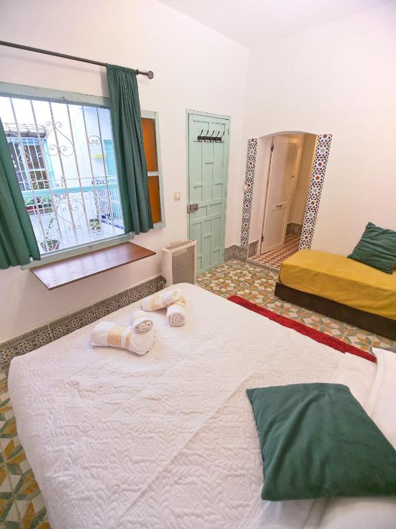 Ένα ή περισσότερα κρεβάτια σε δωμάτιο στο Riad Nostalgie of Tetouan