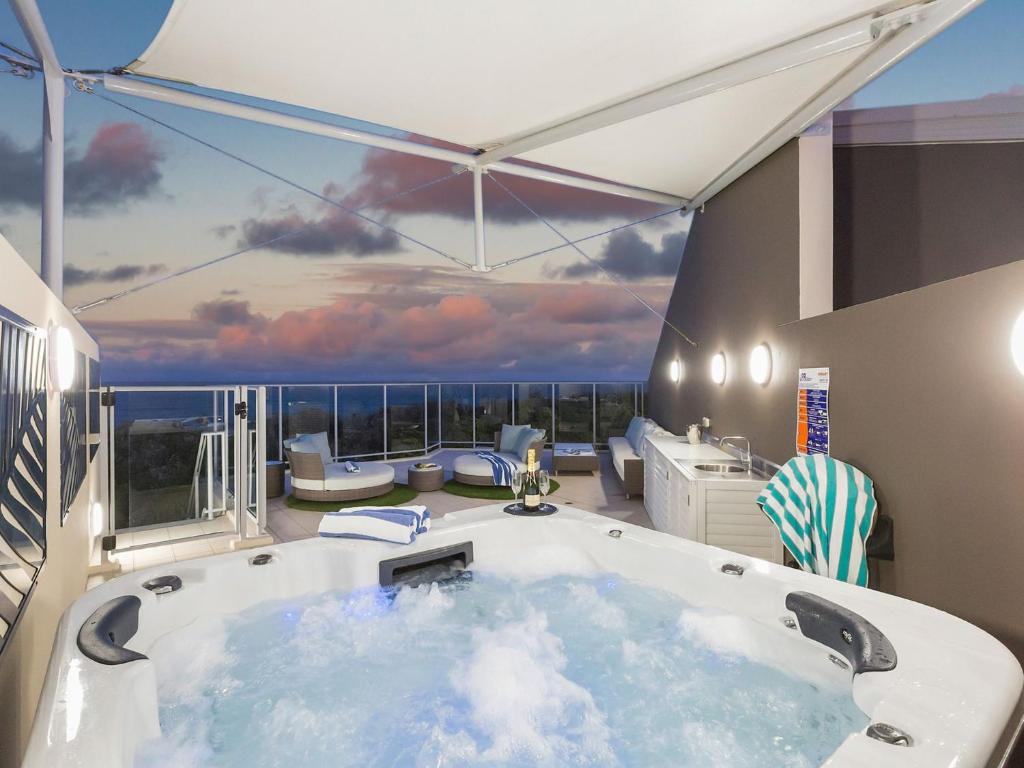 Fresh Look at 1322 Luxury Beachfront Penthouse With Rooftop Jacuzzi Kingscliff