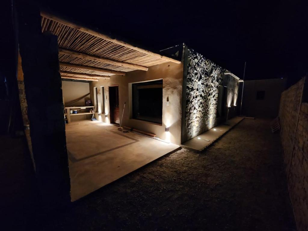 a room with a tv on a building at night at Entre Cerros in Maimará