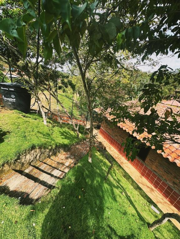 Aed väljaspool majutusasutust Cabaña La Sanguina 8 Pax