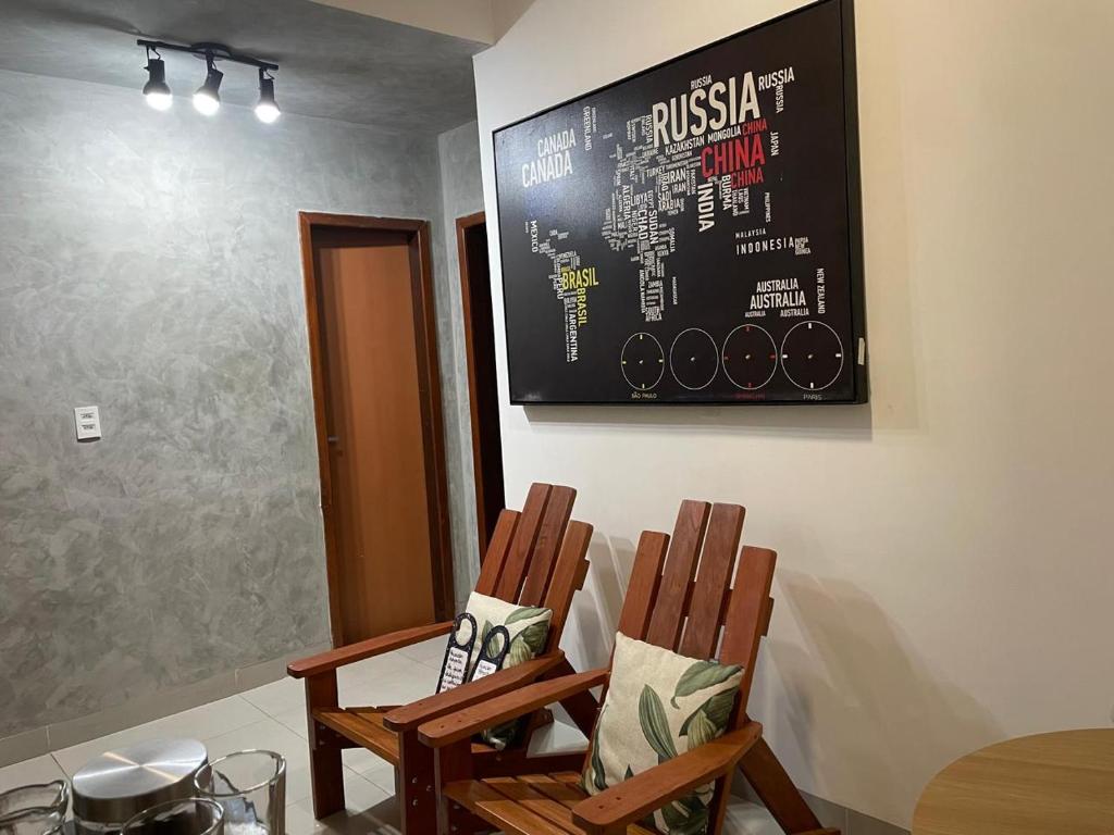 a dining room with two chairs and a table at Apartamento no Centro in Palmas
