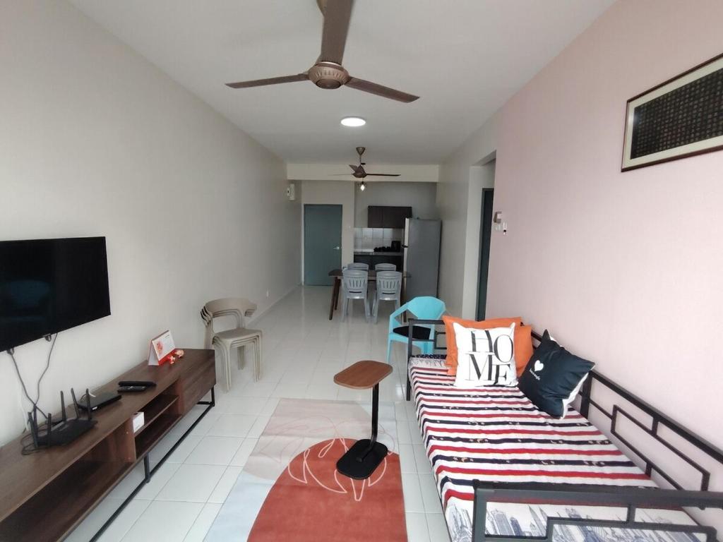 a living room with a couch and a flat screen tv at 马六甲Travel Serindik in Melaka