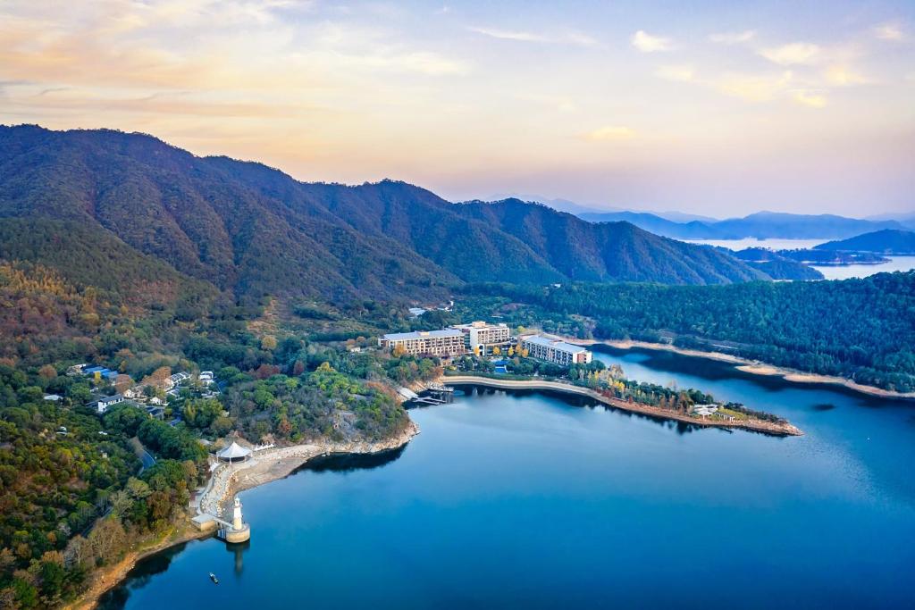 InterContinental One Thousand Island Lake Resort by IHG