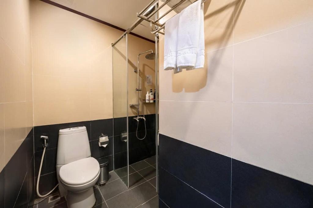 Koupelna v ubytování A25 Hotel - 23 Quán Thánh