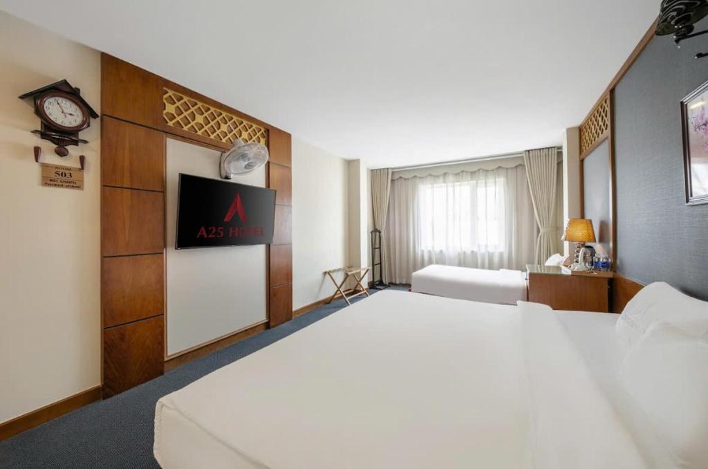 Postel nebo postele na pokoji v ubytování A25 Hotel - 23 Quán Thánh