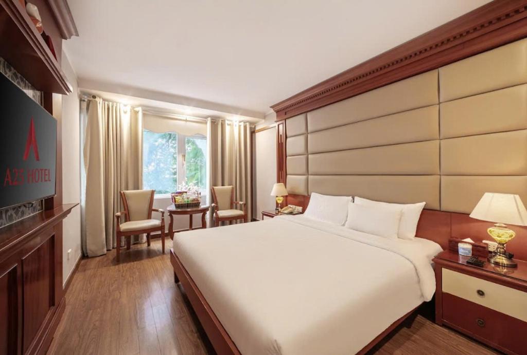 Postel nebo postele na pokoji v ubytování A25 Hotel - 23 Quán Thánh