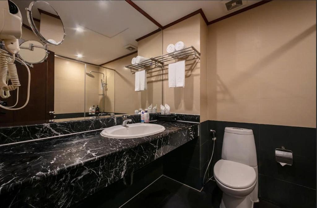 Koupelna v ubytování A25 Hotel - 23 Quán Thánh