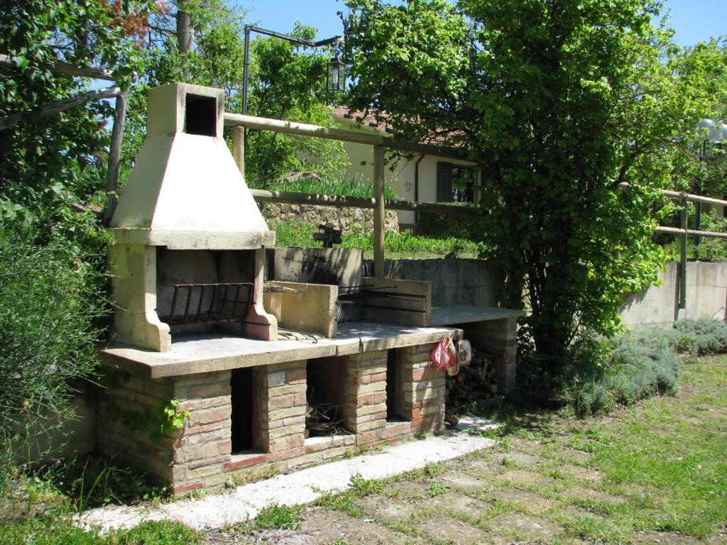 A garden outside Agriturismo Il Casalone