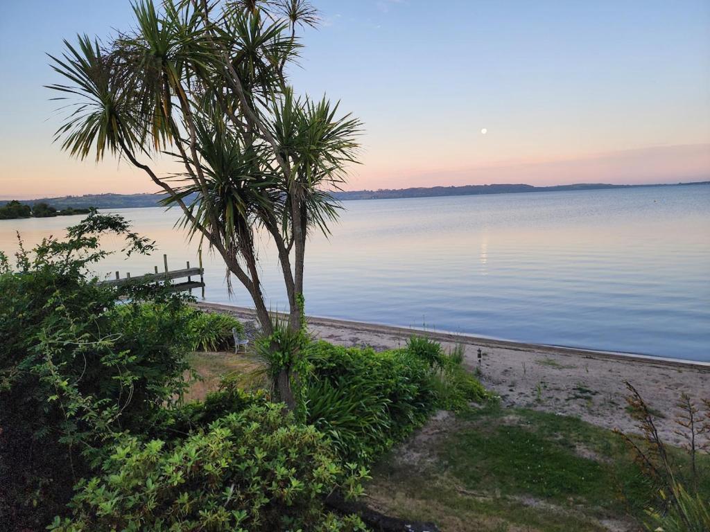 Lakeside getaway self-contained unit - Resim 1