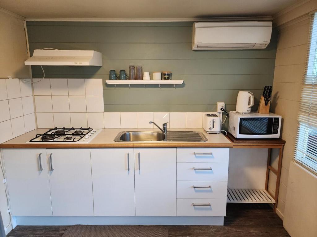 Lakeside getaway self-contained unit - Resim 4