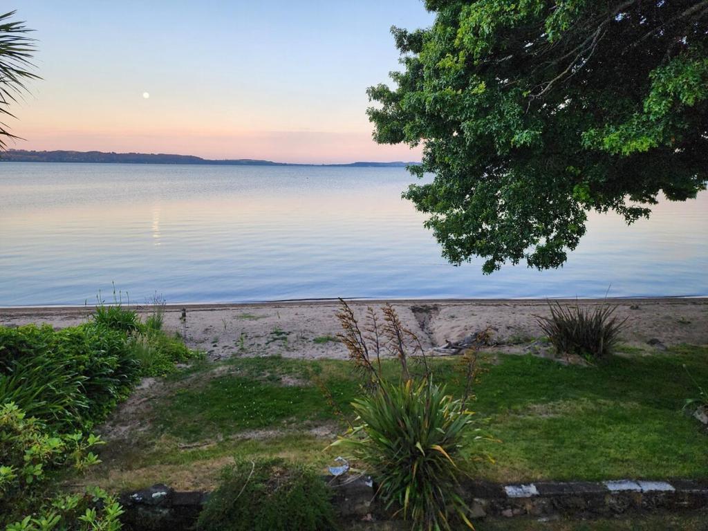 Lakeside getaway self-contained unit - Resim 29