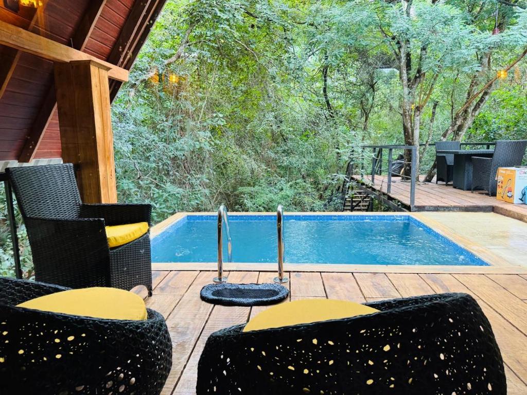 Bazén v ubytování Pearl in the Jungle with Private Pool nebo v jeho okolí