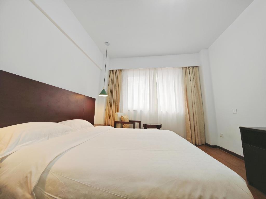 Postel nebo postele na pokoji v ubytování Shenzhen Xinghua Hotel