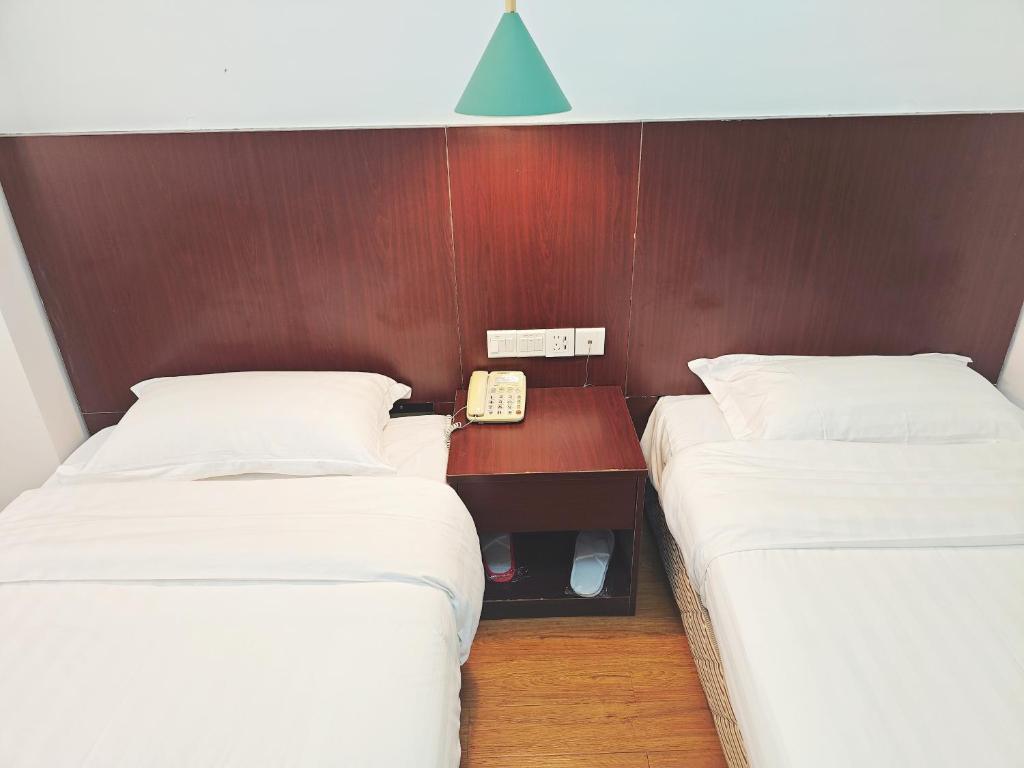 Postel nebo postele na pokoji v ubytování Shenzhen Xinghua Hotel
