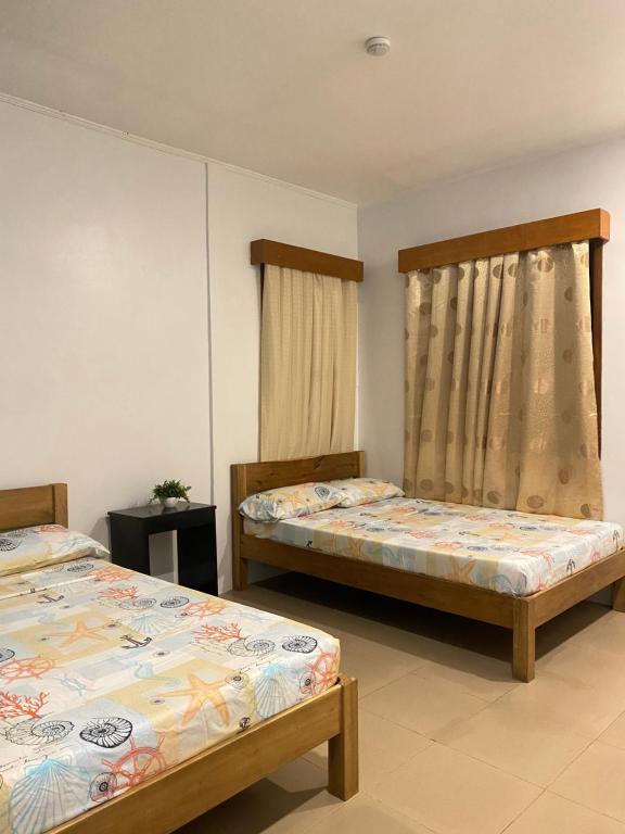 Postel nebo postele na pokoji v ubytování Seashore Inn