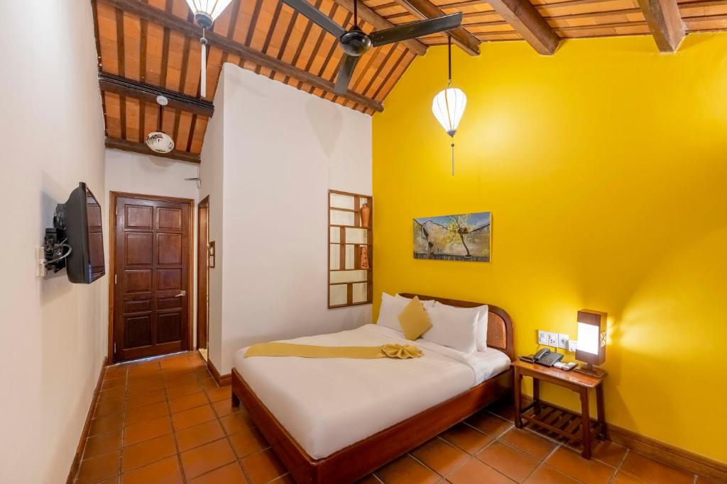 Thanh Van 1 Hotel Room