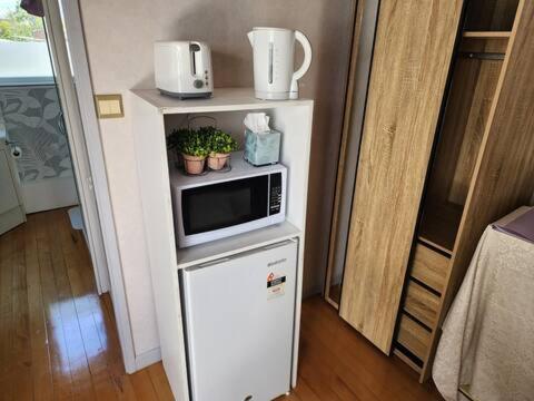 Lake view room with bathroom - Resim 4