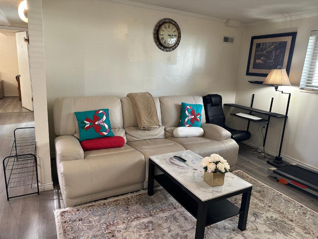 Φωτογραφία από το άλμπουμ του Affordable 2-bedroom basement in Clearfield σε Clearfield